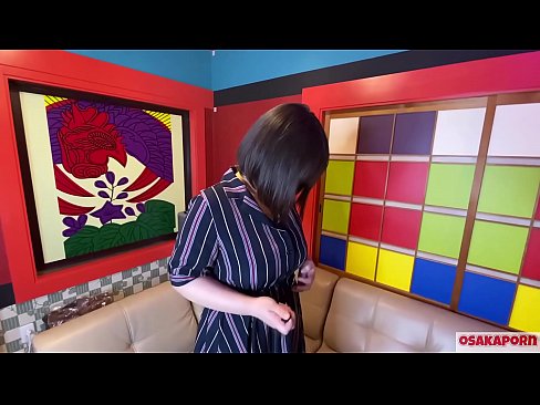 ❤️ Јапонската слатка со големи цицки мастурбира со секс играчки и доживува оргазам. Таа во едно интервју зборува за своето ебано искуство. Огромни цицки и влакнести пички кои силно стенкаат. Осакапорн ❤️ Порно кај нас