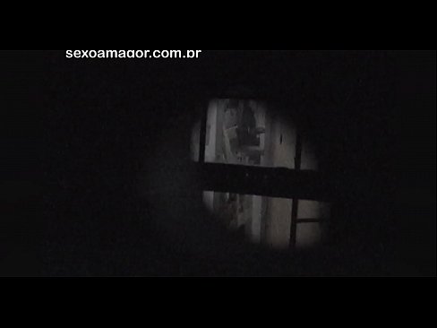 ❤️ Блонди е тајно снимена од воајер од соседството скриен зад шупливи тули ❤️ Порно кај нас